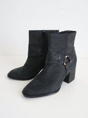 Vionic Carnelia Boots in Black | 7